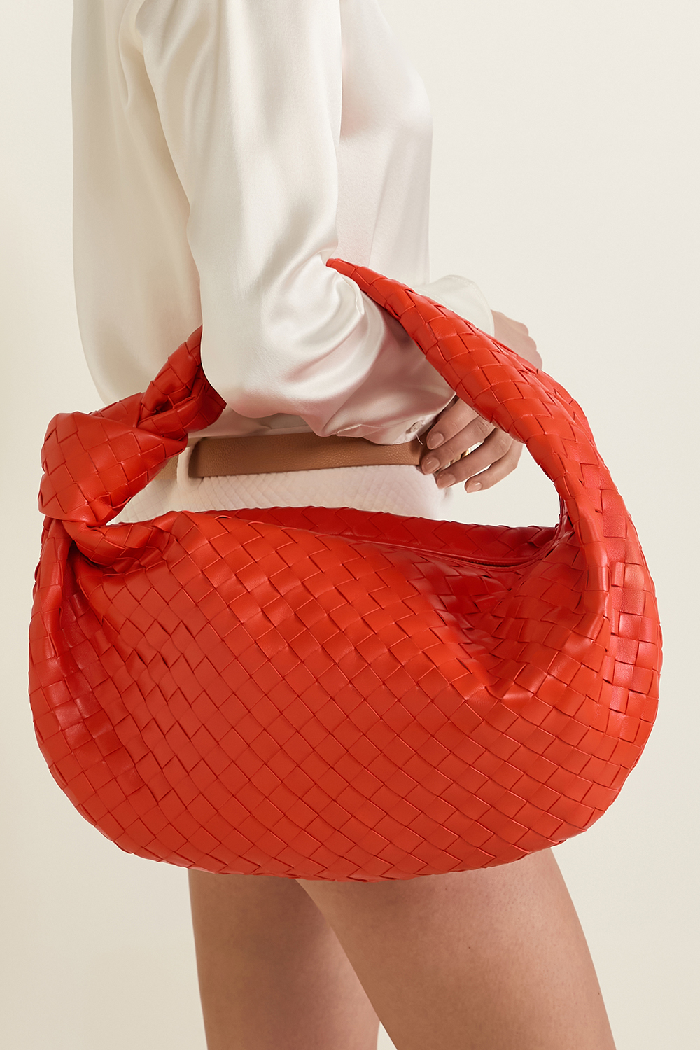 תמונת כל הלוק של תיק ג'ודי סמול